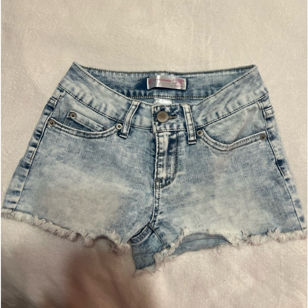 No boundaries light wash blue jean shorts